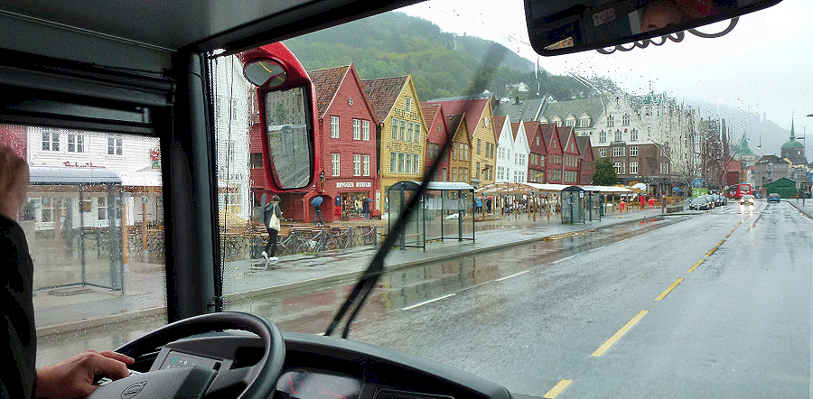 Bergen in de regen - Hop On - Hop Off bus
