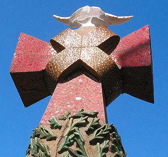 E�n van de spitsen van de Sagrada Familia