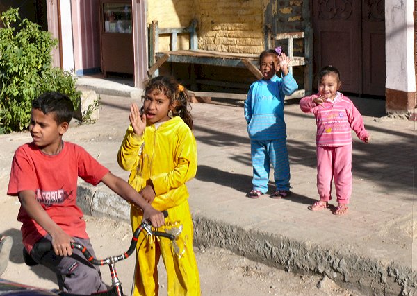 Zwaaiende&nbsp;kinderen