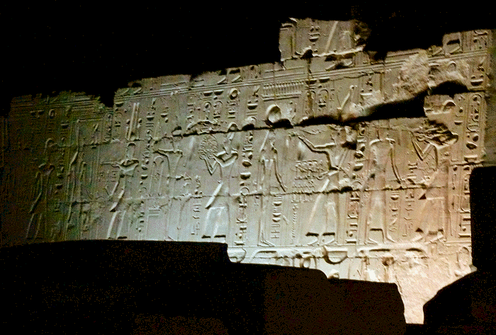 Buitenmuur&nbsp;barkkapel&nbsp;Thoetmosis&nbsp;III