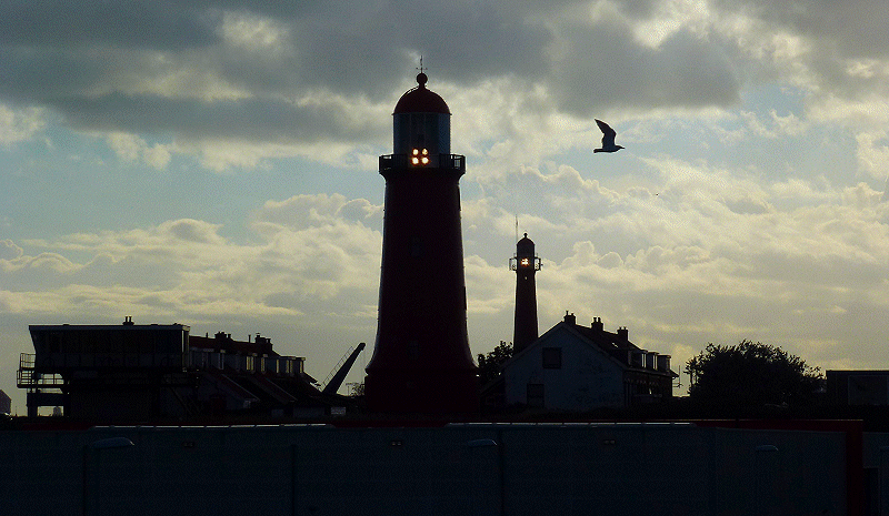 Vuurtorens&nbsp;IJmuiden (tegenlichtopname)