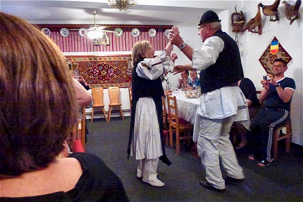 Dansje&nbsp;in&nbsp;traditionele&nbsp;kleding