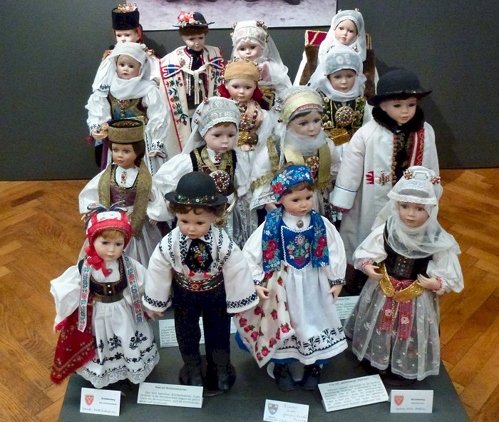 Klederdrachtpoppen