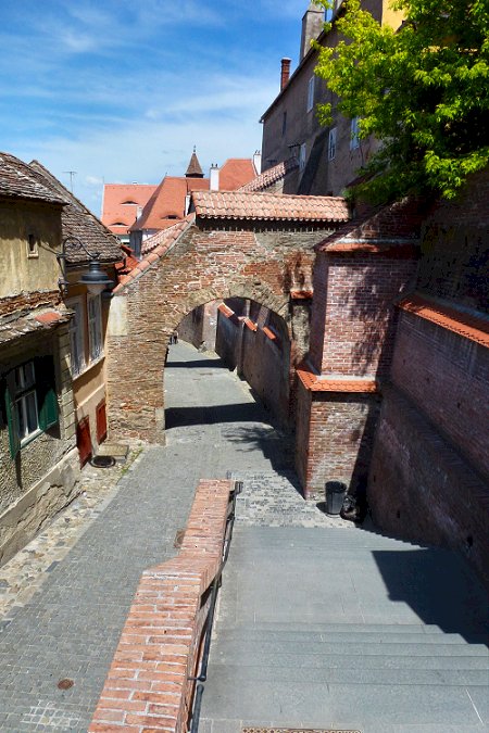 Jul&nbsp;Scarilor-passage