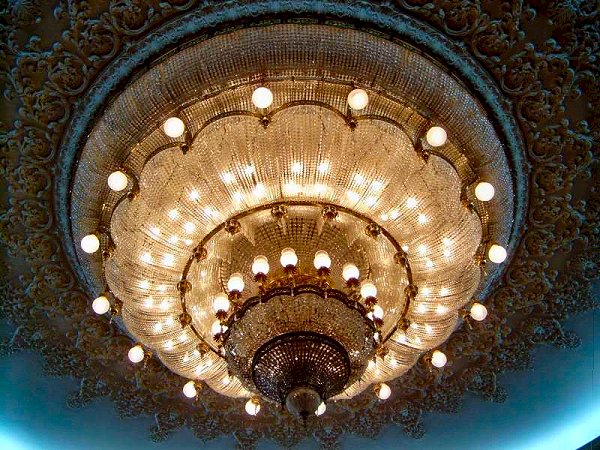 Kristallen&nbsp;lamp (weegt&nbsp;5&nbsp;ton)