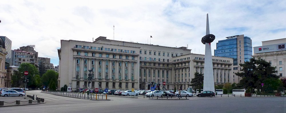 Piaţa&nbsp;Revolutiei  met gebouw&nbsp;van de Communistische&nbsp;Partij