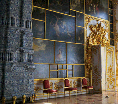 In deze zaal vormen schilderijen het behang