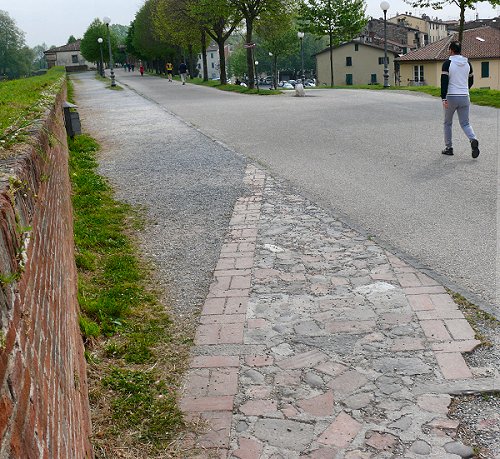 Oude&nbsp;loop&nbsp;van&nbsp;de&nbsp;muur