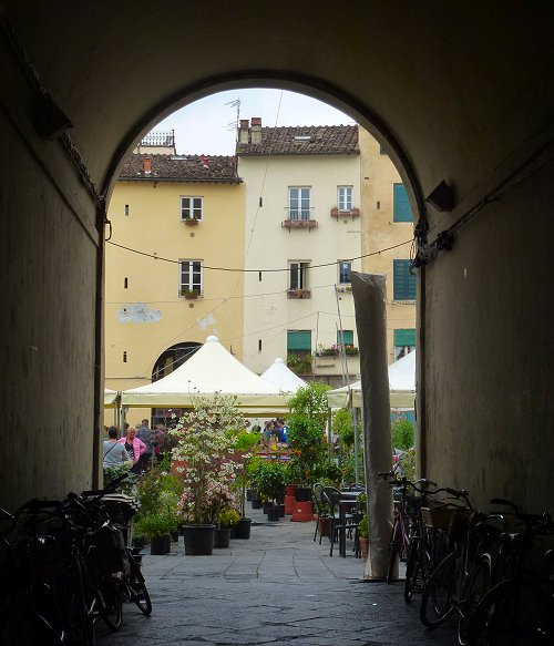 Poort&nbsp;naar&nbsp;de&nbsp;bloemen-&nbsp;en&nbsp;plantenmarkt