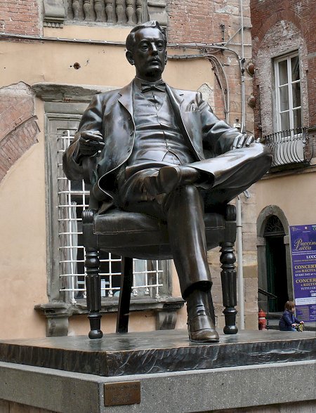 Standbeeld&nbsp;Puccini&nbsp;in&nbsp;Lucca