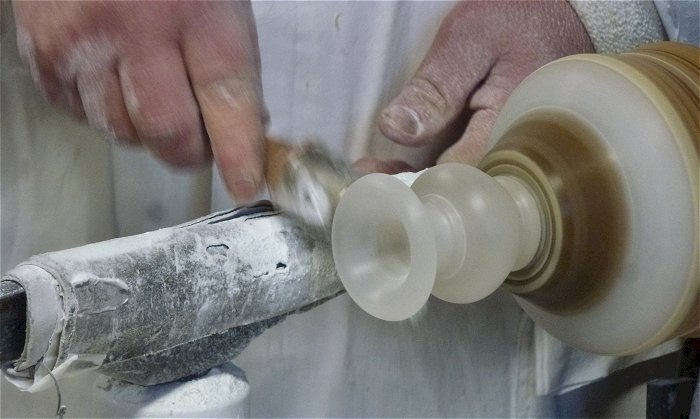 Eindbewerking&nbsp;albasten&nbsp;vaasje