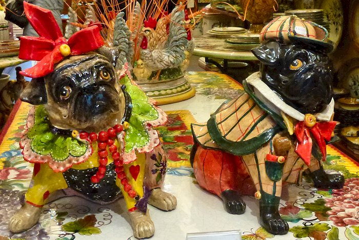 Geglazuurde honden&nbsp;van&nbsp;aardewerk