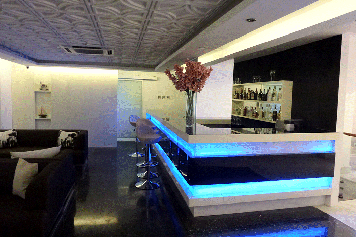 Bar hotel
